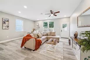 982 Randolph St, Houston, TX 77088 - Photo 2