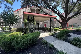 10855 Meadowglen Ln, Houston, TX 77042 - Photo 26