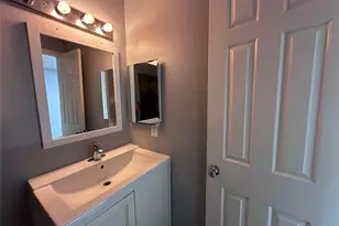 10855 Meadowglen Ln, Houston, TX 77042 - Photo 16