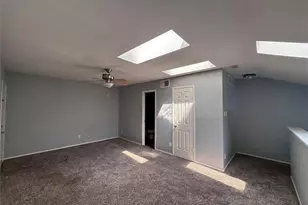 10855 Meadowglen Ln, Houston, TX 77042 - Photo 12