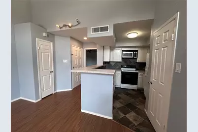 10855 Meadowglen Lane #928, Houston, TX 77042 - Photo 2