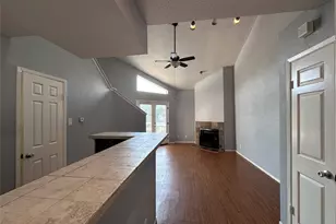 10855 Meadowglen Ln, Houston, TX 77042 - Photo 4