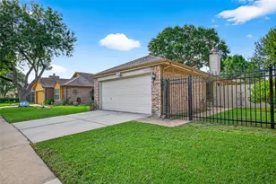 13559 Portobello Dr, Houston, TX 77083 - Photo 2