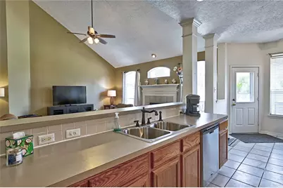 1415 Crystal Lake Circle E, Pearland, TX 77584 - Photo 14