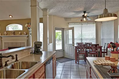 1415 Crystal Lake Circle E, Pearland, TX 77584 - Photo 36