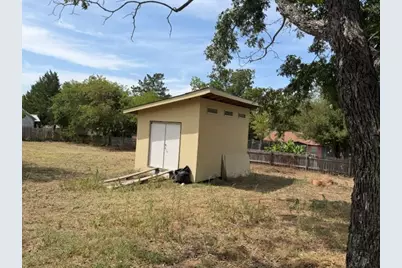 707 W Madison Street, Elgin, TX 78621 - Photo 2