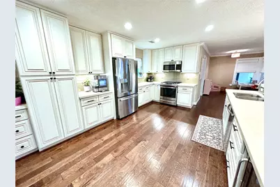 510 N Shadowbend Avenue, Friendswood, TX 77546 - Photo 10