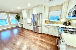 510 N Shadowbend Ave, Friendswood, TX 77546 - Photo 12