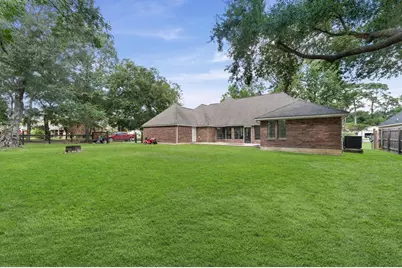 205 Oetken W, Anahuac, TX 77514 - Photo 26