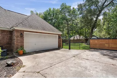 205 Oetken W, Anahuac, TX 77514 - Photo 4