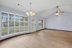 7015 Pella Dr, Houston, TX 77036 - Photo 14