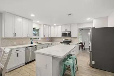 113 Rose Trail, Lake Jackson, TX 77566 - Photo 10