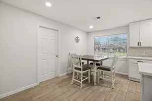 113 Rose Trail, Lake Jackson, TX 77566 - Photo 12