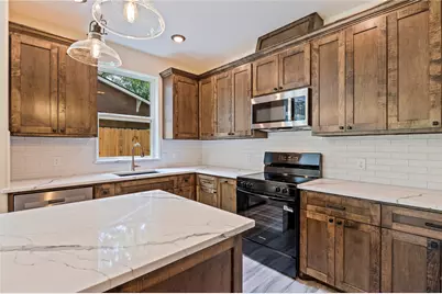 219 E Southland Avenue, Alvin, TX 77511 - Photo 12