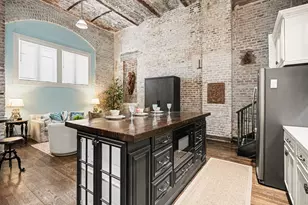 2400 Mechanic St, Galveston, TX 77550 - Photo 2