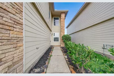 10918 Tobar Falls Circle, Houston, TX 77064 - Photo 4