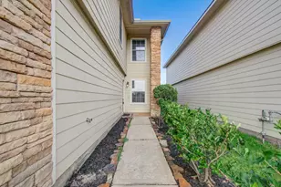 10918 Tobar Falls Cir, Houston, TX 77064 - Photo 4