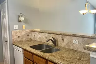 667 E Country Grove Cir, Pearland, TX 77584 - Photo 4