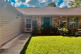 667 E Country Grove Cir, Pearland, TX 77584 - Photo 1