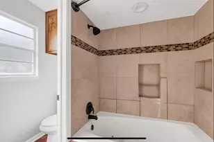 19510 Alinawood Dr, Humble, TX 77346 - Photo 16