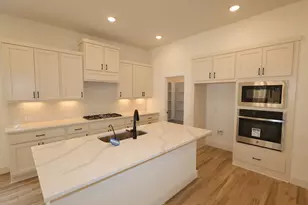 7058 N Lake Clopton Dr, Montgomery, TX 77316 - Photo 2