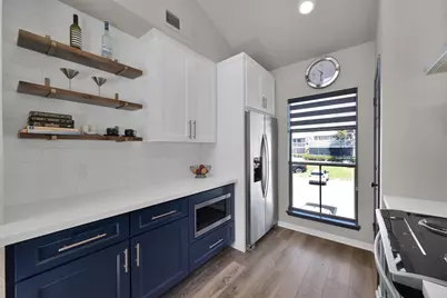 184 April Point Drive N, Conroe, TX 77356 - Photo 8