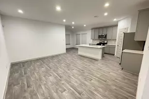 618 Hidden Brk Dr, Baytown, TX 77523 - Photo 2