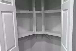 207 S Campbell St, Willis, TX 77378 - Photo 6