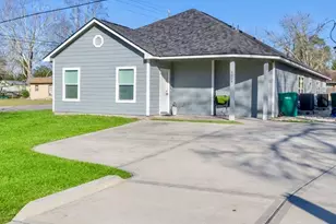 207 S Campbell St, Willis, TX 77378 - Photo 2