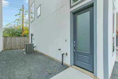 1305 Mayfair Clarkson Lane, Houston, TX 77055 - Photo 4