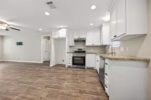 1708 Sycamore Ave, Bay City, TX 77414 - Photo 10