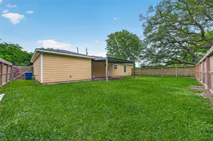1708 Sycamore Ave, Bay City, TX 77414 - Photo 32