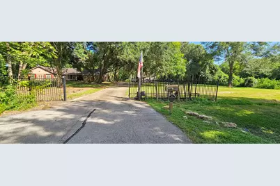 900 Bauer Avenue, League City, TX 77573 - Photo 1