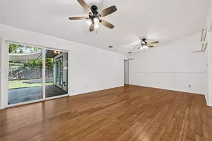 7034 Langdon Ln, Houston, TX 77074 - Photo 10