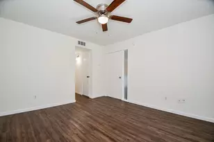 2824 S Bartell Dr, Houston, TX 77054 - Photo 8