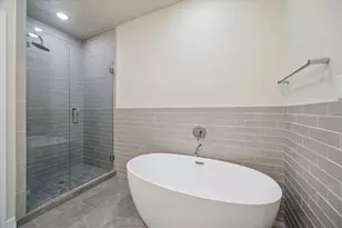 6342 Paddington Bnd Dr, Houston, TX 77008 - Photo 14