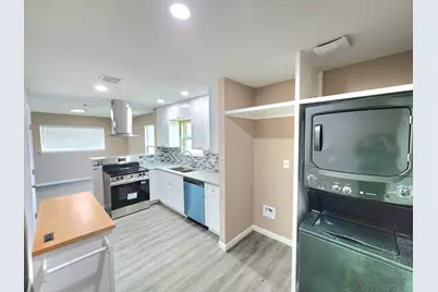 5879 Belcrest Street, Houston, TX 77033 - Photo 36