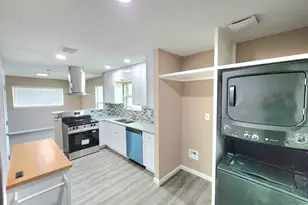 5879 Belcrest St, Houston, TX 77033 - Photo 36