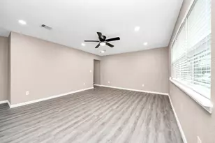 5879 Belcrest St, Houston, TX 77033 - Photo 6