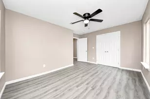 5879 Belcrest St, Houston, TX 77033 - Photo 20