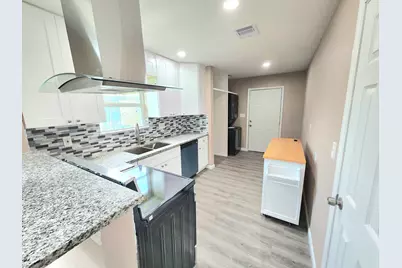 5879 Belcrest Street, Houston, TX 77033 - Photo 38