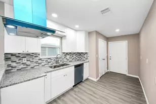 5879 Belcrest St, Houston, TX 77033 - Photo 14