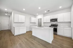 13735 Lago Vis Dr, Iowa Colony, TX 77583 - Photo 6