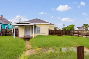 1211 W 2nd St, Freeport, TX 77541 - Photo 4