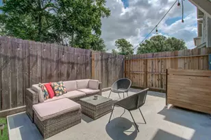 970 Highland Sound Ln, Houston, TX 77091 - Photo 4