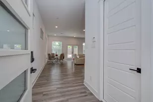 970 Highland Sound Ln, Houston, TX 77091 - Photo 6
