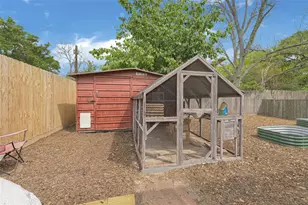 1008 E Houston St, Highlands, TX 77562 - Photo 26