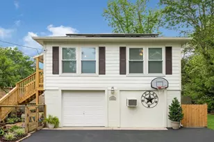 1008 E Houston St, Highlands, TX 77562 - Photo 1