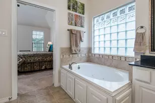 10602 Enclave Shadows Ct, Houston, TX 77043 - Photo 30