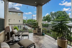 10602 Enclave Shadows Ct, Houston, TX 77043 - Photo 2